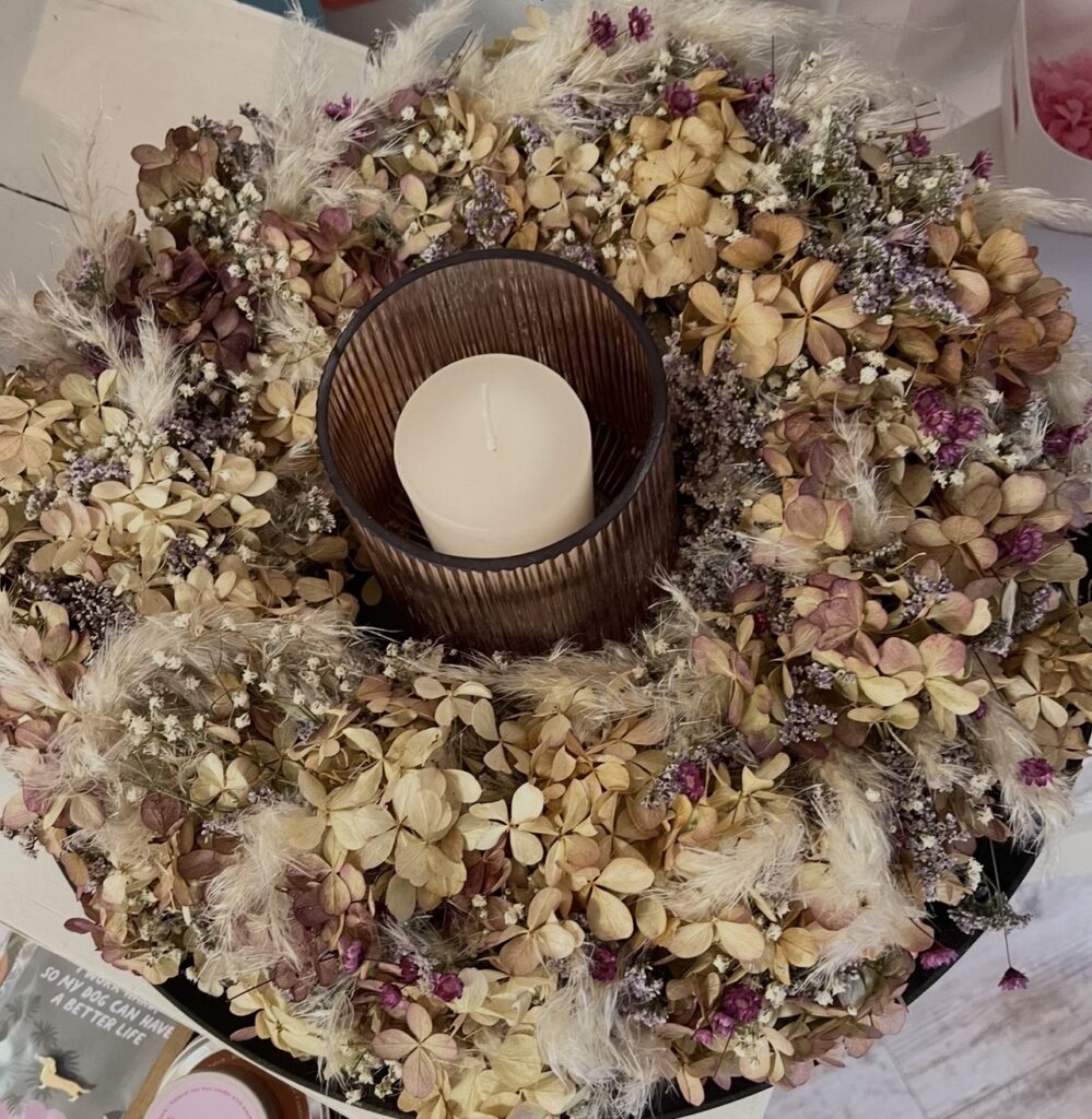 Blumenkranz für den Tisch